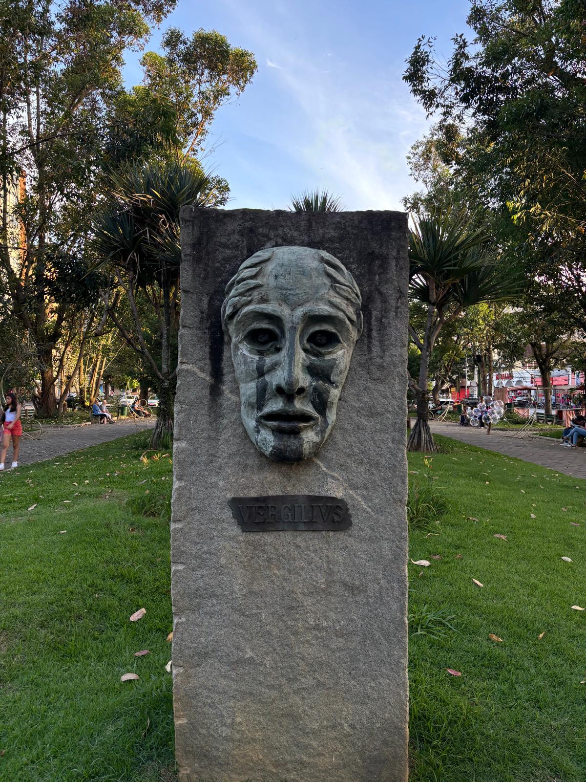 Statues photograph
