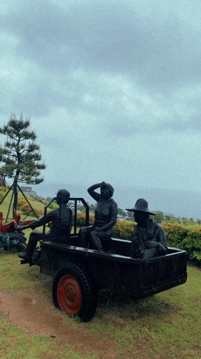 Statues photograph