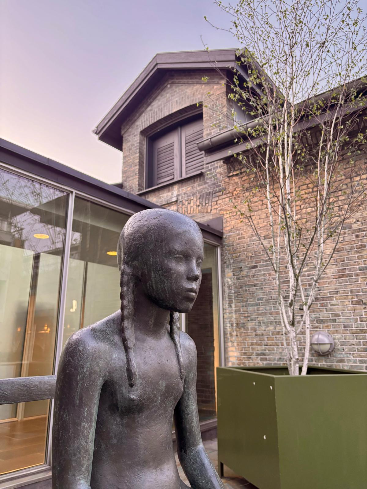Statues photograph