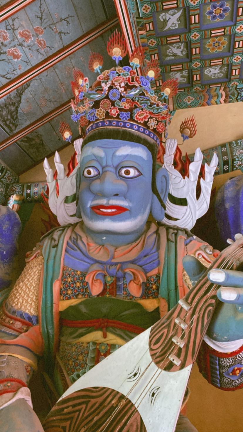 Statues photograph