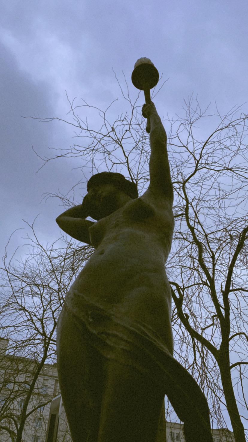 Statues photograph