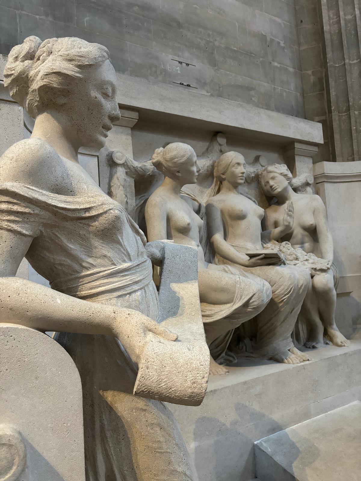Statues photograph