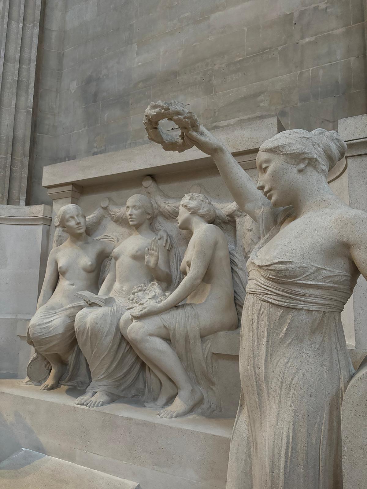 Statues photograph