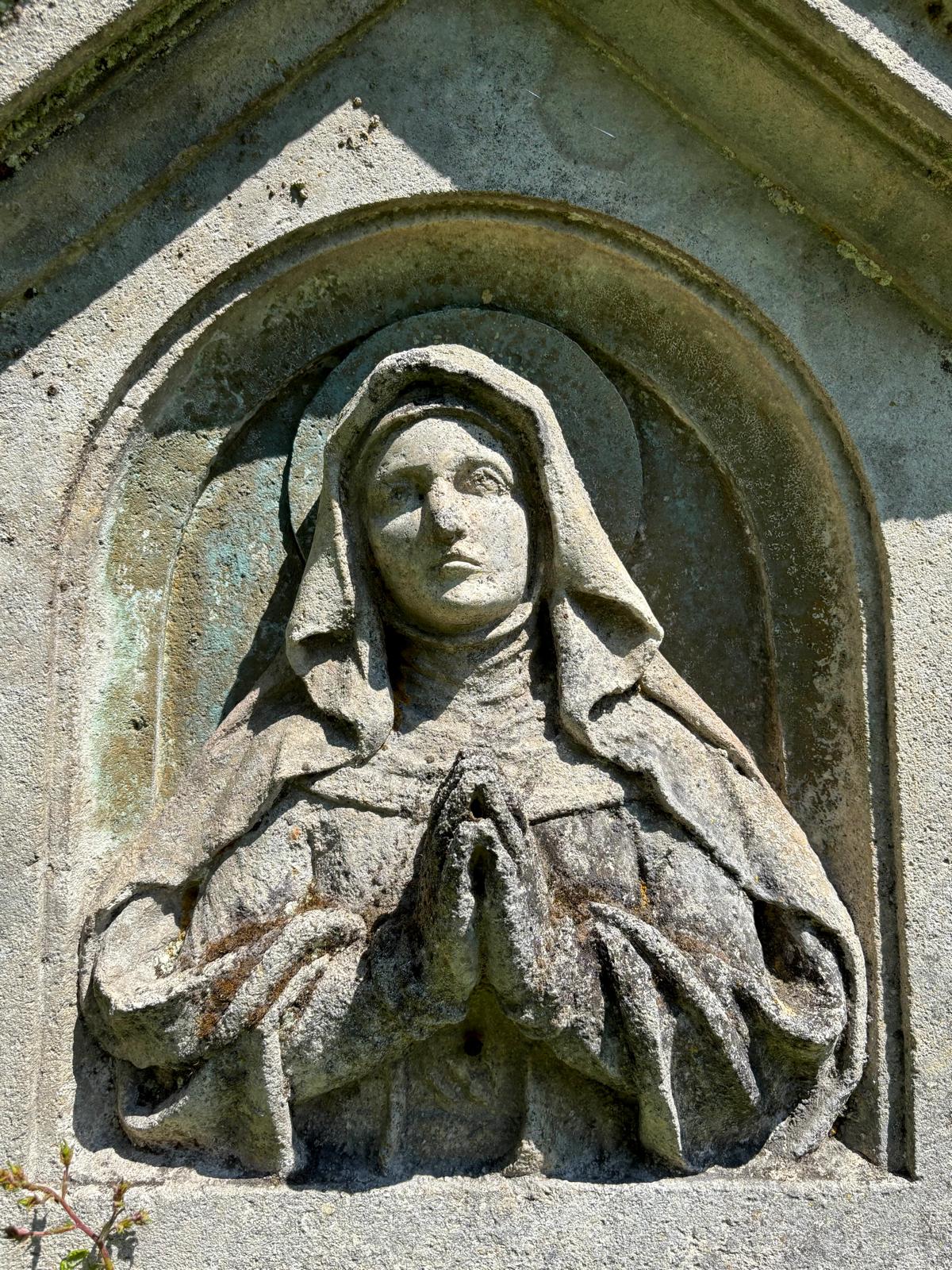Statues photograph