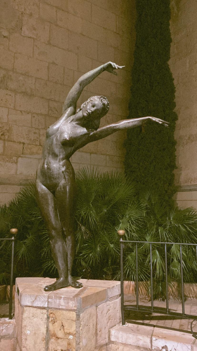 Statues photograph