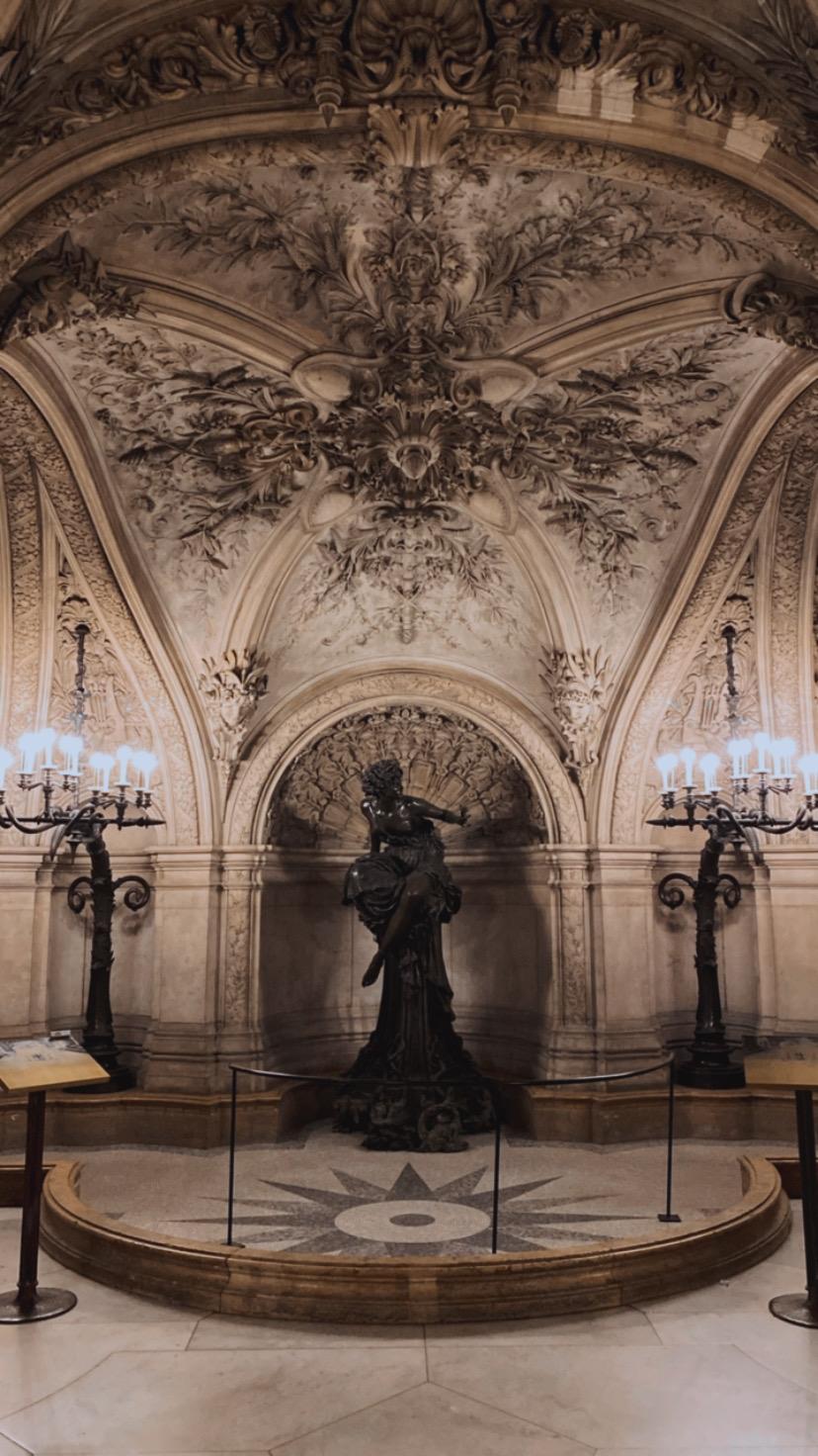 Statues photograph