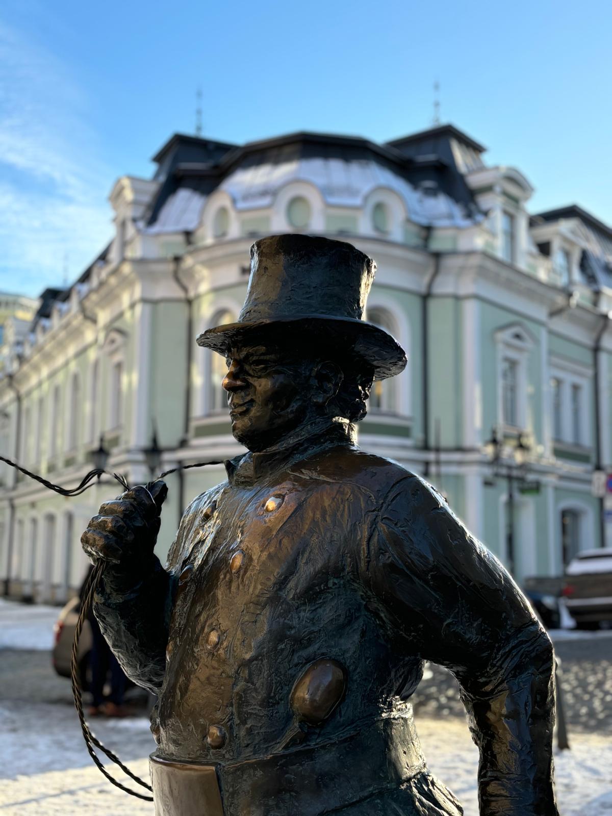 Statues photograph